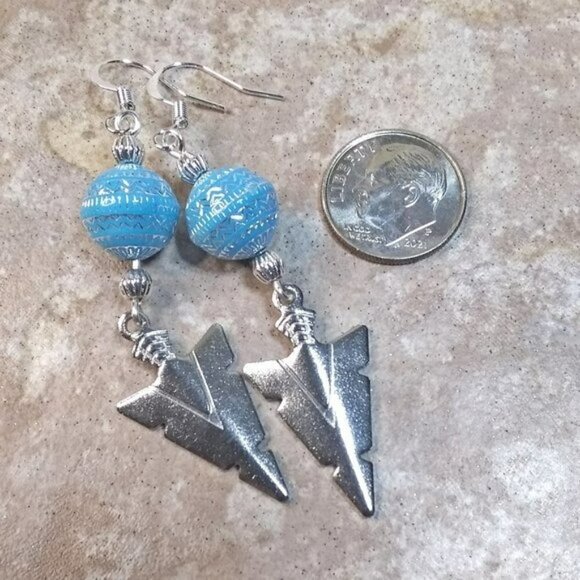 ๐๐๐ 3/$25!!! Blue & Silver Arrowheads! Lightweight Dangle Earrings - Picture 5 of 8